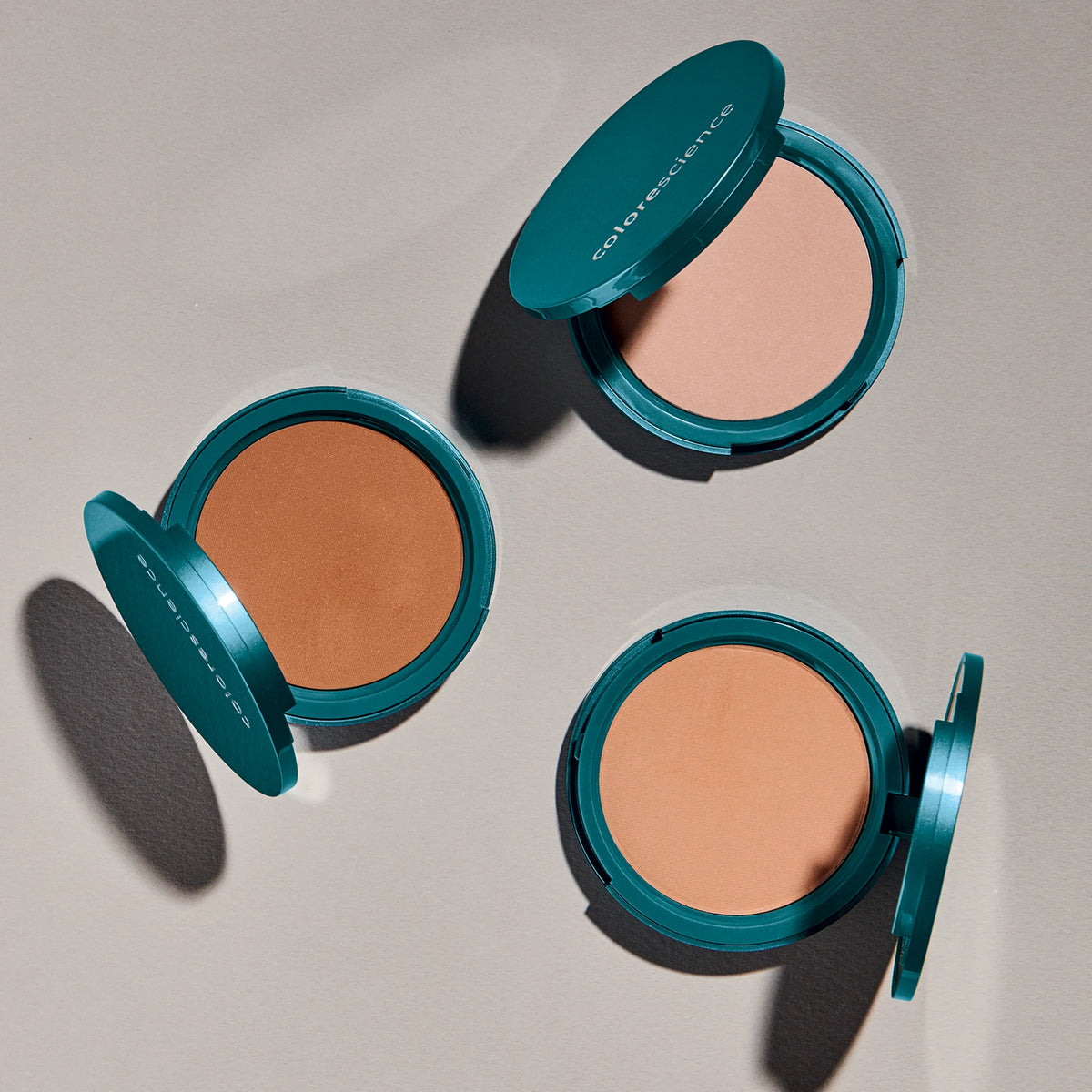 Base de maquillaje mineral con acabado natural y SPF 20
